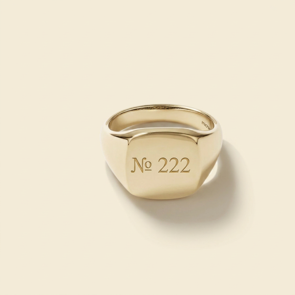Signet Bond ring in yellow gold with engraved bond number